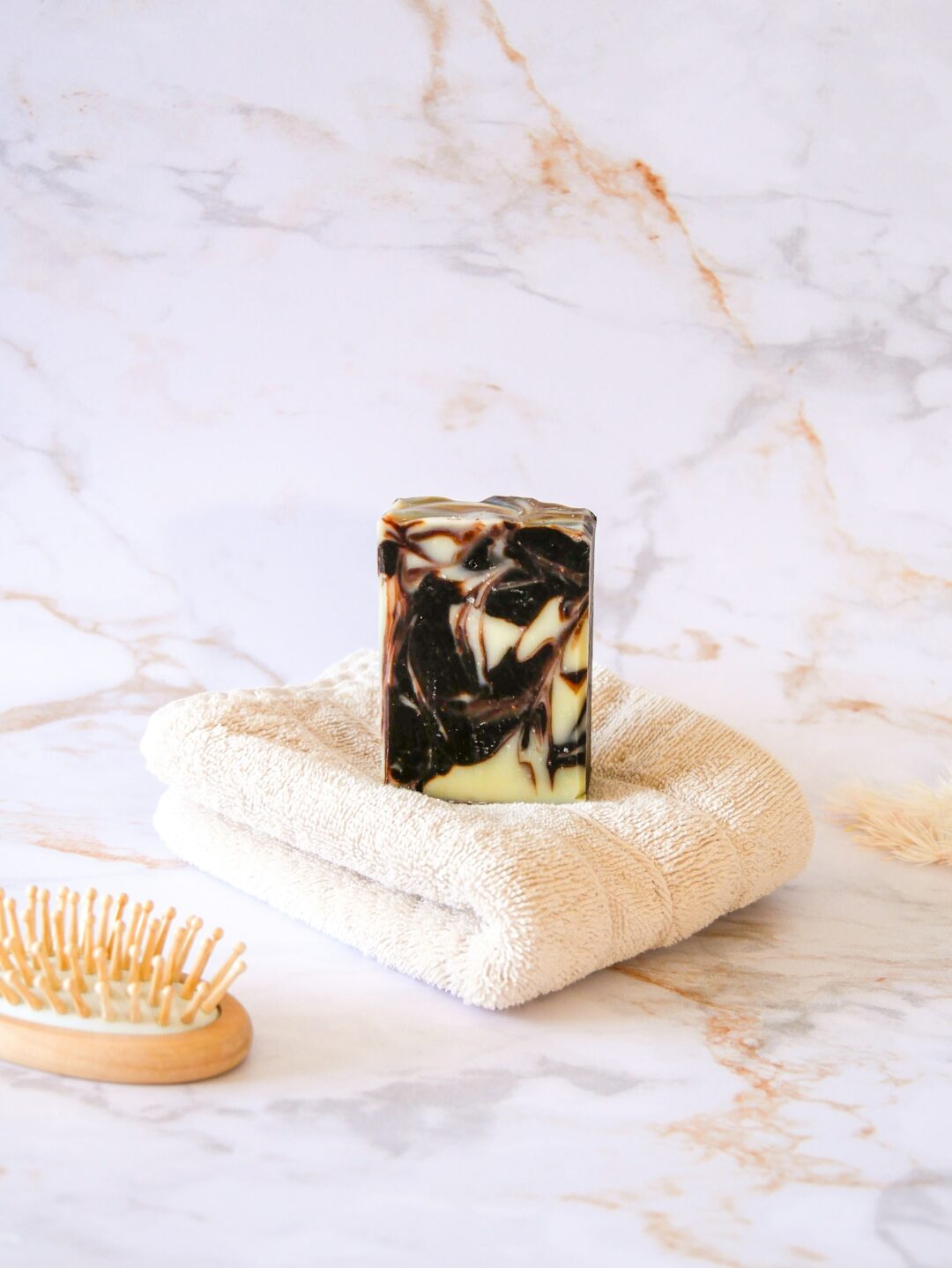 savon surgras bio, hydratant, peau sèche, peau mature, peau sensible, peau normale, nourrissant, au chocolat fondu, peau abîmée, cosmétique bio, savon naturel, savon saponifié à froid