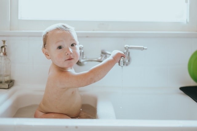 Lire la suite à propos de l’article Pourquoi opter pour une toilette pour bébé, naturelle et écologique ?