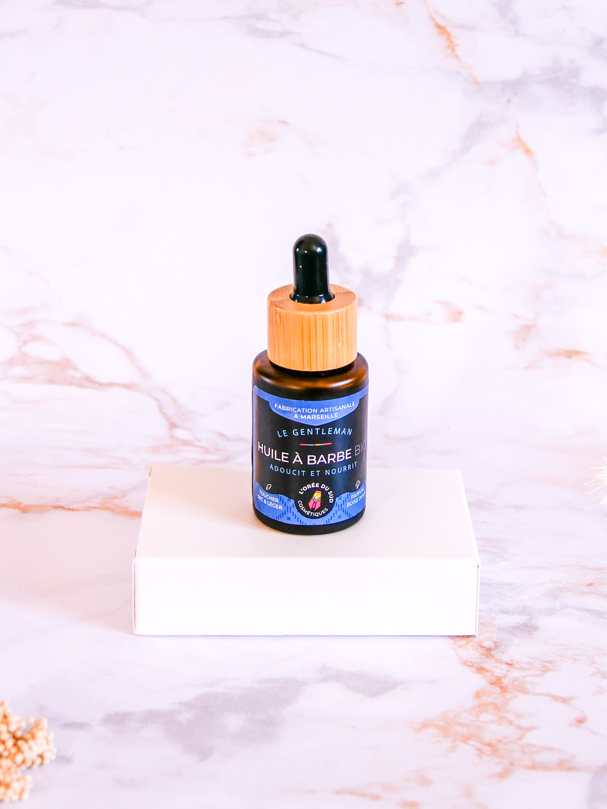 huile à barbe hydrate nourrit la barbe parfum boisé