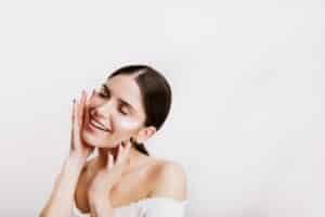 routine beauté minimaliste, skincare, cosmétiques naturels, routine visage simple