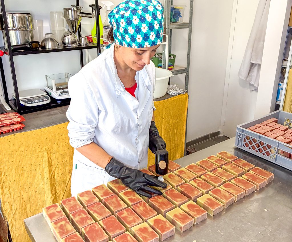 cosmétiques bio naturel fabriqués à marseille, sérum visage au safran, anti imperfections, anti rides, anti tâche, anti acné, peau grasse, peau mature